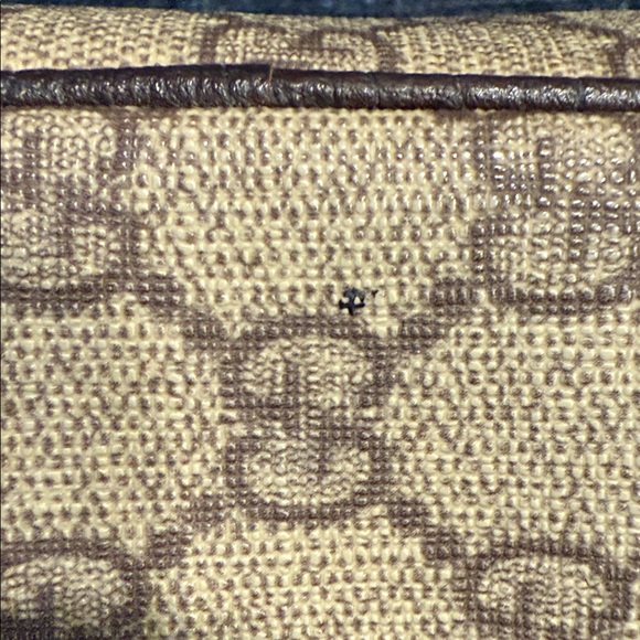 Gucci Supreme Camera Crossbody Bag - Picture 8 of 15